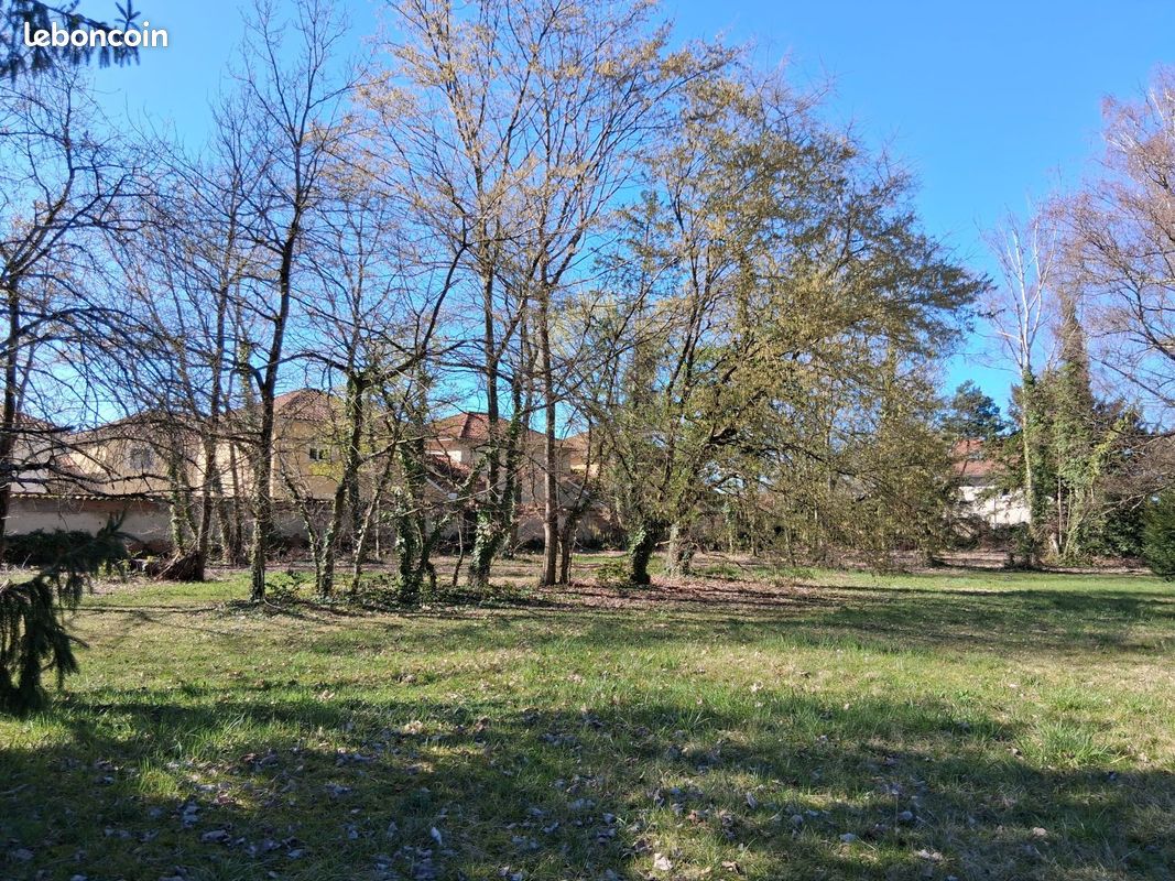 Terrain 336 m² · à Pont-de-Chéruy · 336 m² · 143 000 €