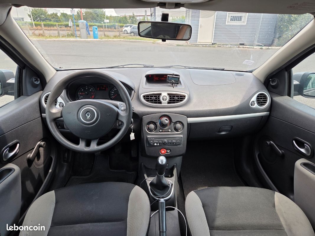 RENAULT CLIO III 2012 - 1.5 dCi eco2 75 cv - 1ER MAIN - KIT DISTRIBUTION NEUF - CLIMATISATION - IDEAL JEUNE PERMIS - FAIBLE CONSOMMATION (image 3)