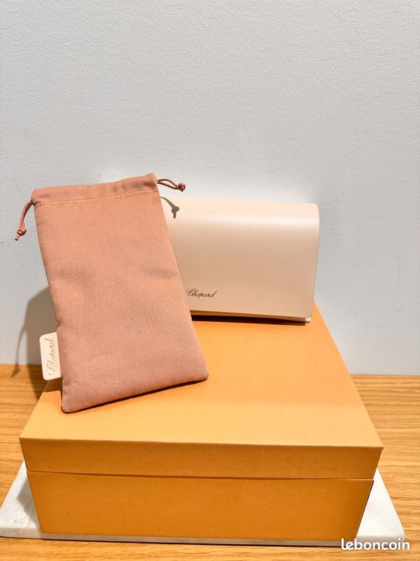 Coffret Exclusif Lunettes de Soleil Chopard - Élégance et Authenticité (image 4)