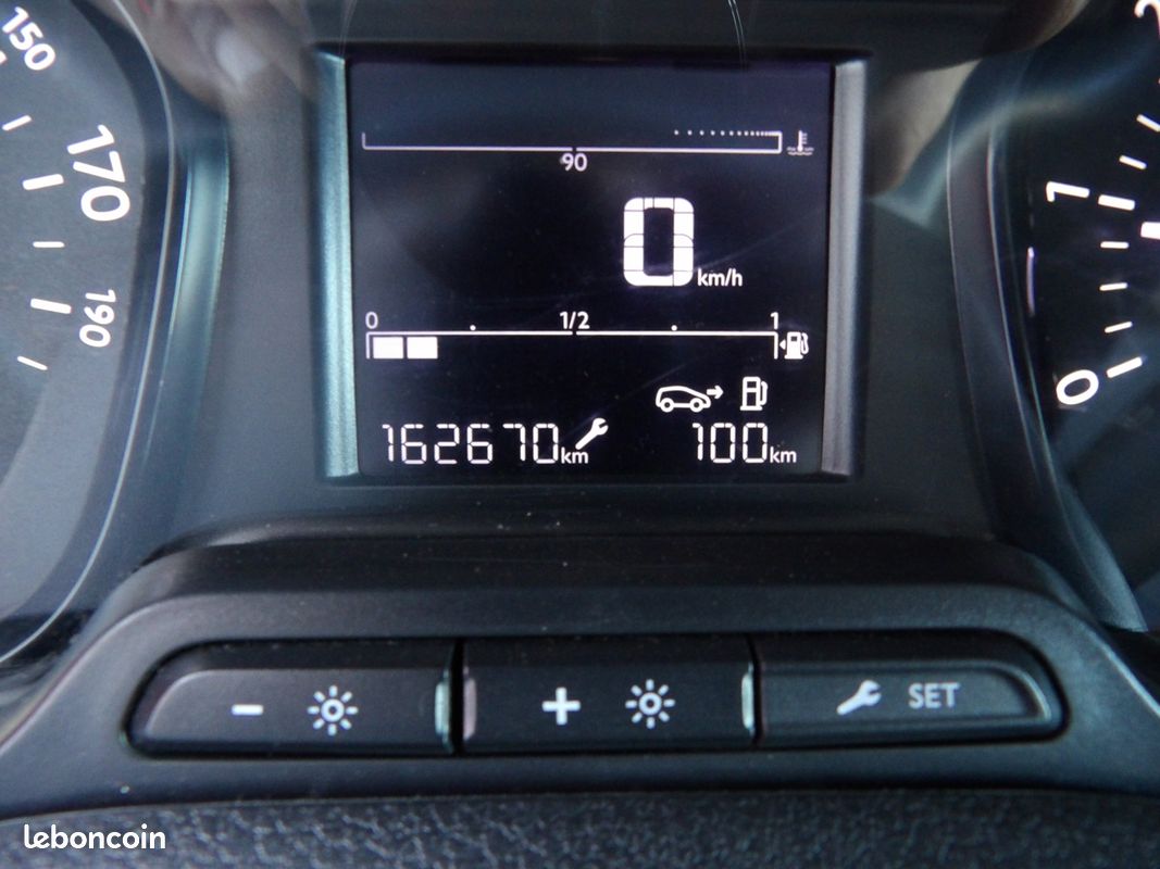 Peugeot EXPERT MOTRICITÉ RENFORCÉE STANDARD 2.0 BLUEHDI 120CH PREMIUM MOTRICITÉ RENFORCÉE (image 4)