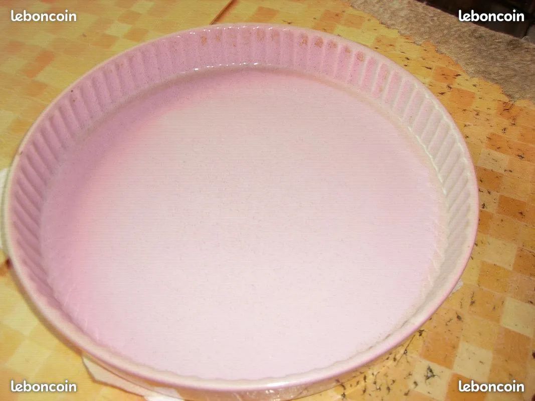 Plat à tarte en terre cuite rose (image 1)