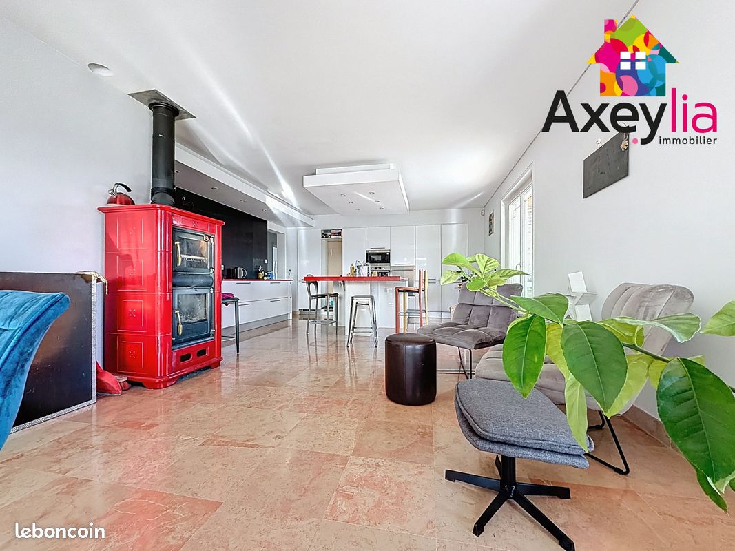 Maison 10 pièces 283 m² · à Saint-Léger-sur-Roanne · 283 m² · 325 000 €
