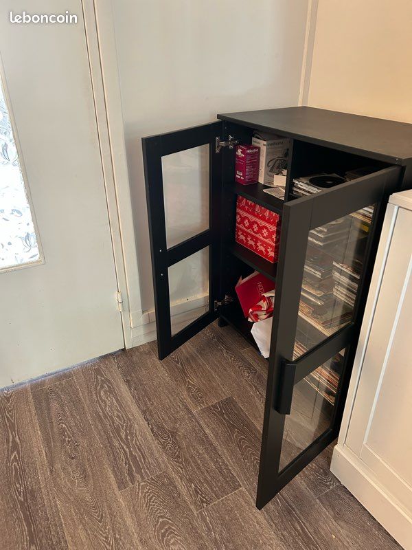 Vend un meuble de rangement (image 1)