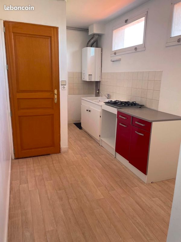 Appartement 3 pièces 53 m² · à Saintes · 53 m² · 580 €