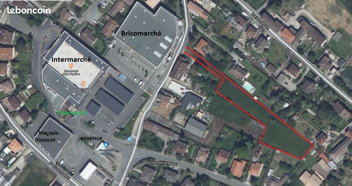 Terrain constructible de 2950m2 à Aiguillon · 83 000 €