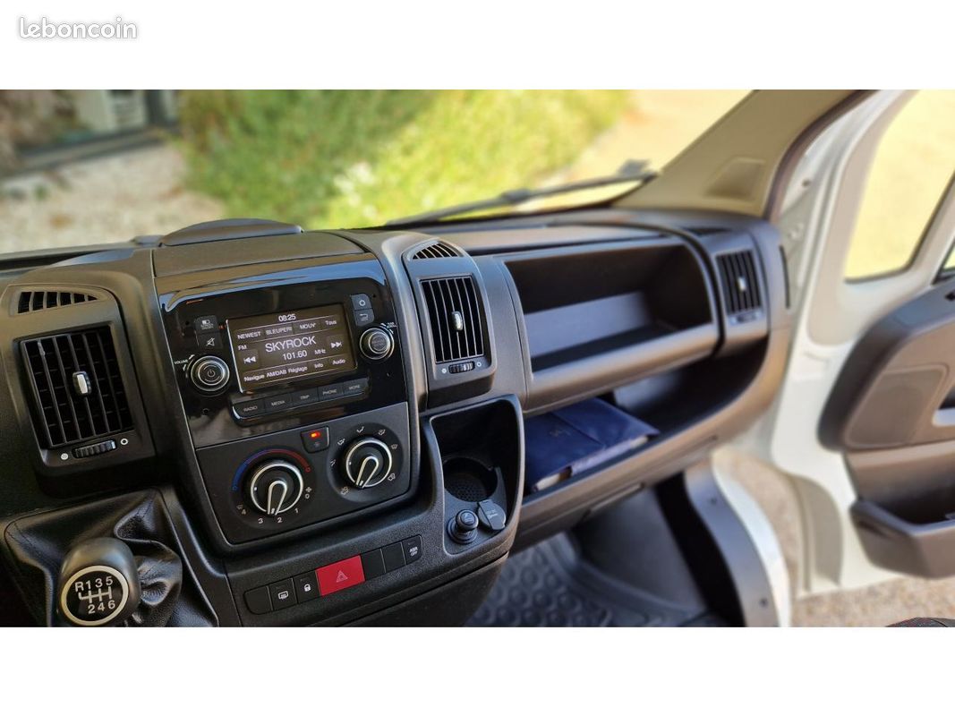 PEUGEOT BOXER Premium 333 L3H2 2.2 BlueHDi S&S - 140 (image 36)