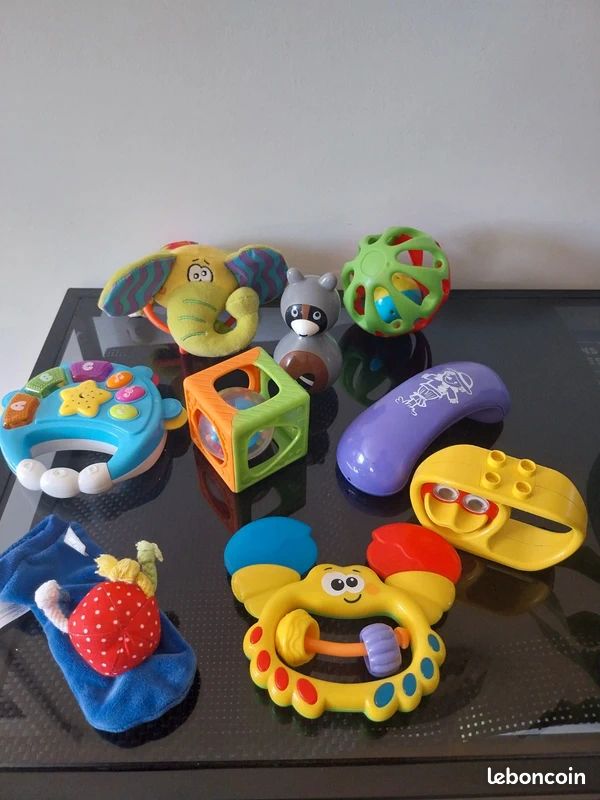Lot de 9 jouets bébé 1er âge (image 1)