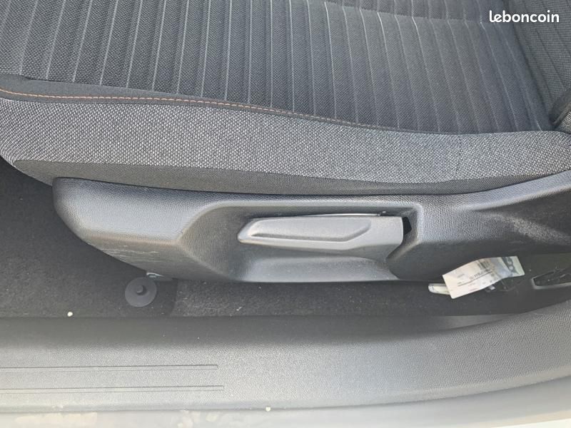 Peugeot 208 Affaire 1.2 PureTech 75ch S&S Premium (image 13)