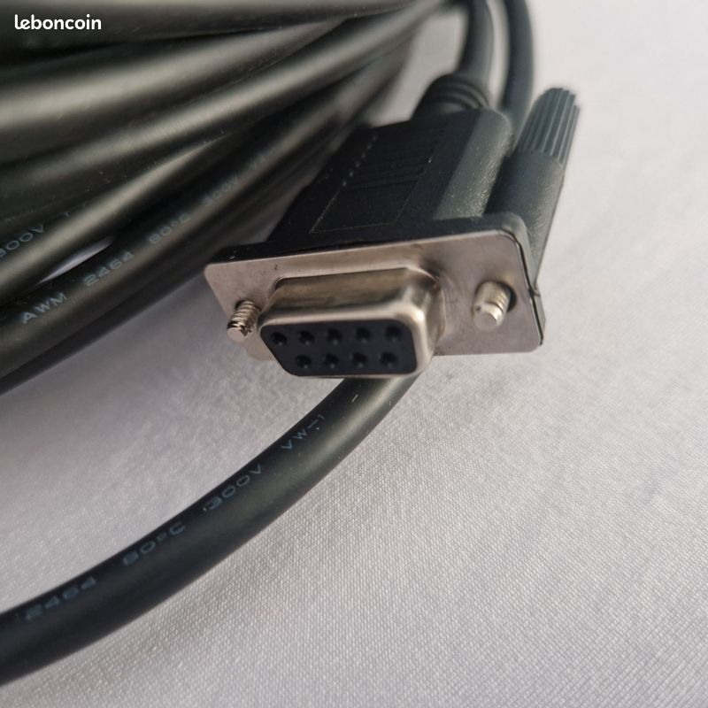 Câble série RS-232 DB9 femelle ↔ DB9 femelle – Foxconn (image 2)