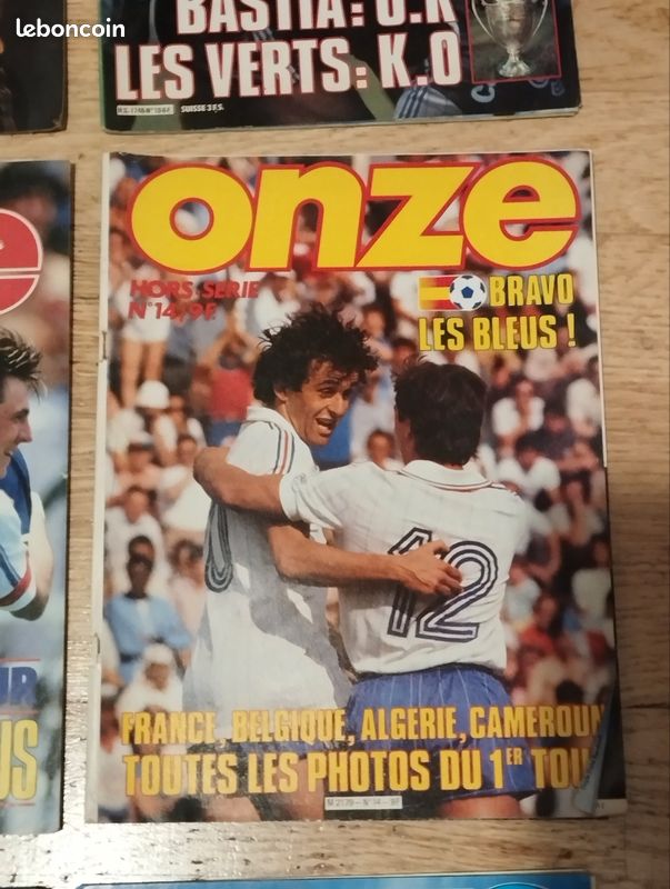 Revue Onze Mondial Complète De Septembre 2011 - Avec Poster Et Rookie Card
