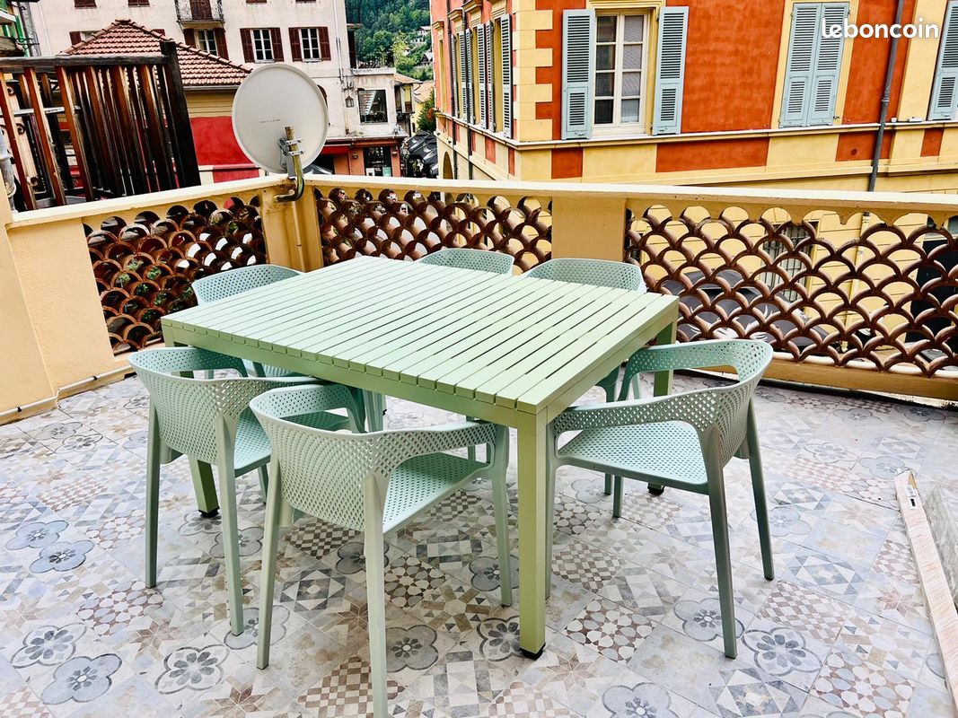 T2 RDC au cœur du village avec terrasse refait à neuf (image 1)