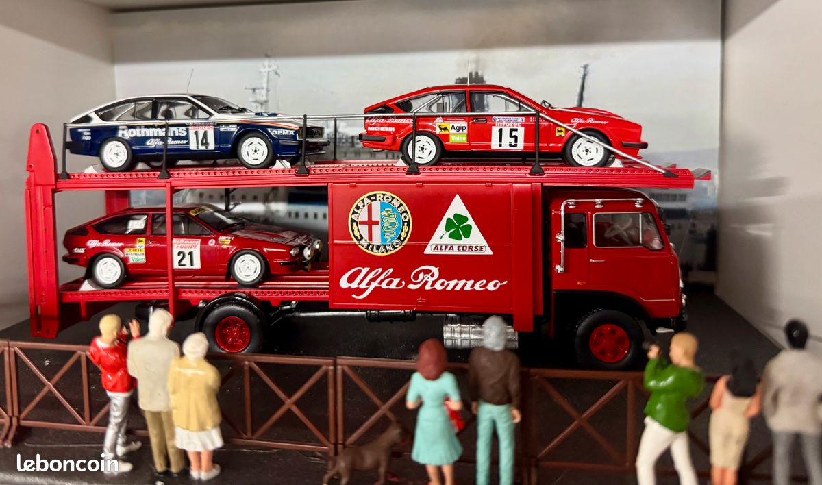 FIAT 643 N Bisarca Del 1963 Con Alfa Romeo - Modello In Scala 1:43 - Edizione Limitata