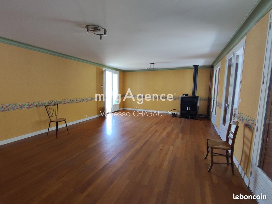 Maison 6 pièces 150 m² - Mirebeau 86110 (image principale 5)