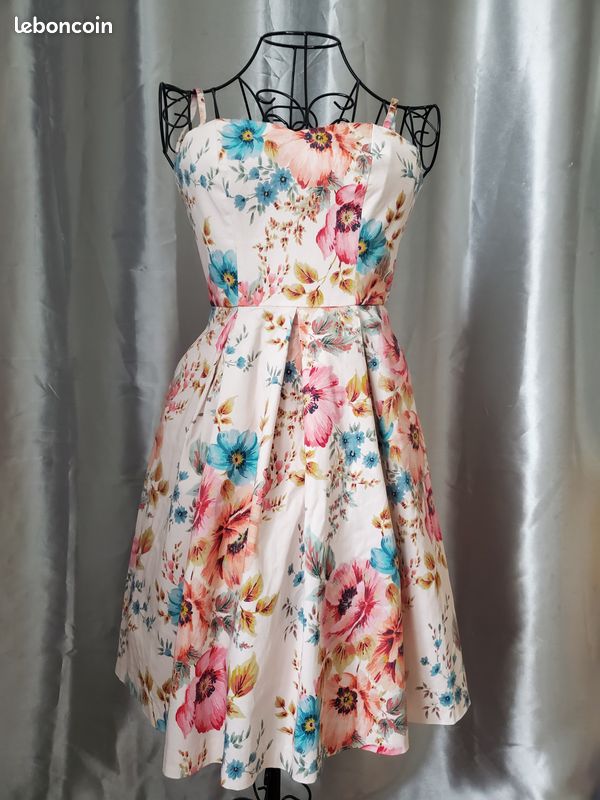 Robe mi-longue sans manches motif végétal Rouge