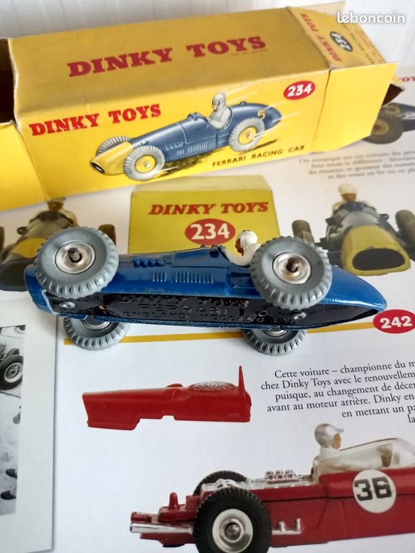 FIAT 850 DINKY TOYS MECCANO TRIANG REF 509 1/43 POUR PIECES OU RESTO