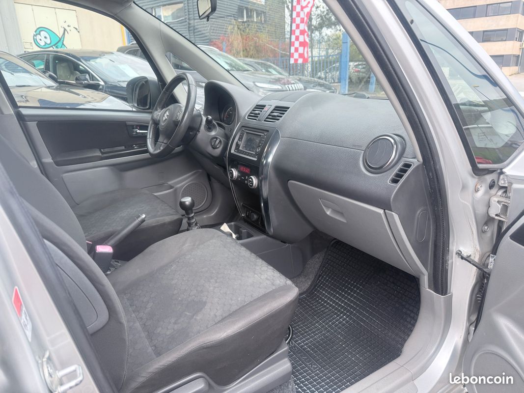 Suzuki SX4 2.0 DDIS 135 GLX 4X4 (image 5)