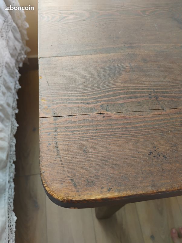 Table en bois (image 2)