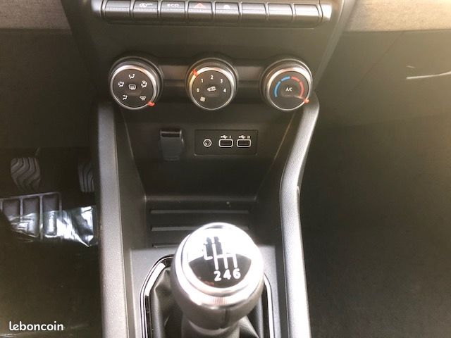 Renault Clio (5) génération Blue dCi 100 -25 + Navigation (image 27)