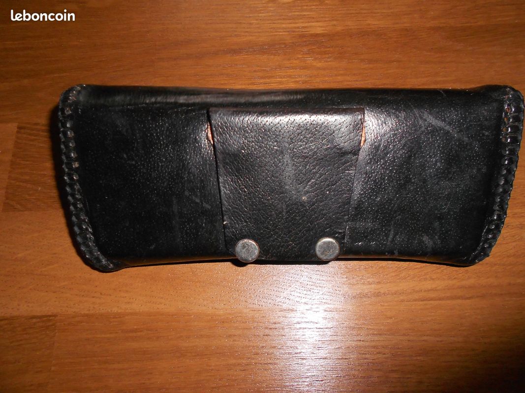 Etui noir à lunettes (image 2)