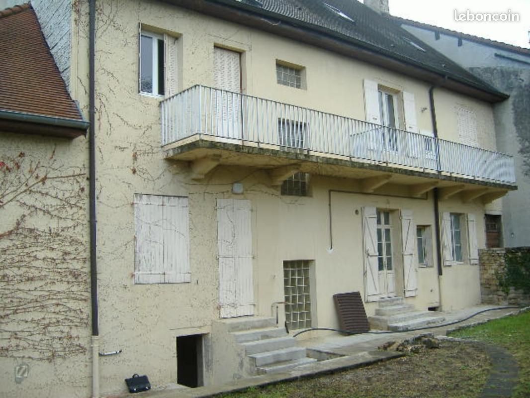Appartement 5 pièces 115 m² · à Lons-le-Saunier · 115 m² · 957 €