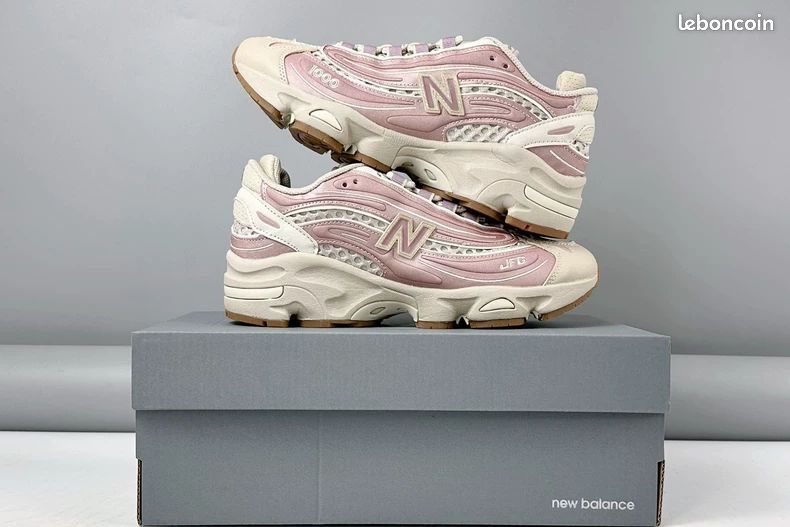 JOE FRESHGOODS x New Balance NB 1000 Rose Chaussures