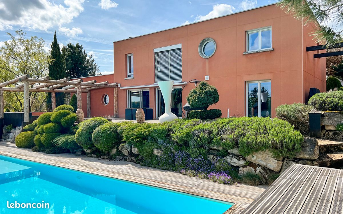 Maison 10 pièces 252 m² · à Port-sur-Saône · 252 m² · 600 000 €