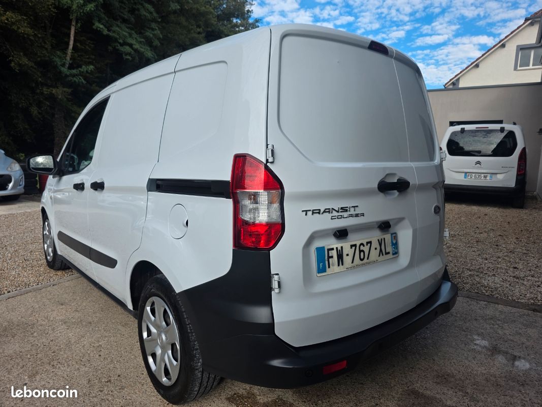 ✅ford transit courrier 1.6 tdci 75 ch trend ⏩️ double porte laterale ⏩️boite 6 vitesses ⏩️sans ad blue ⏩️premiere main⏩️ radar de recul avant et arriere (image 4)