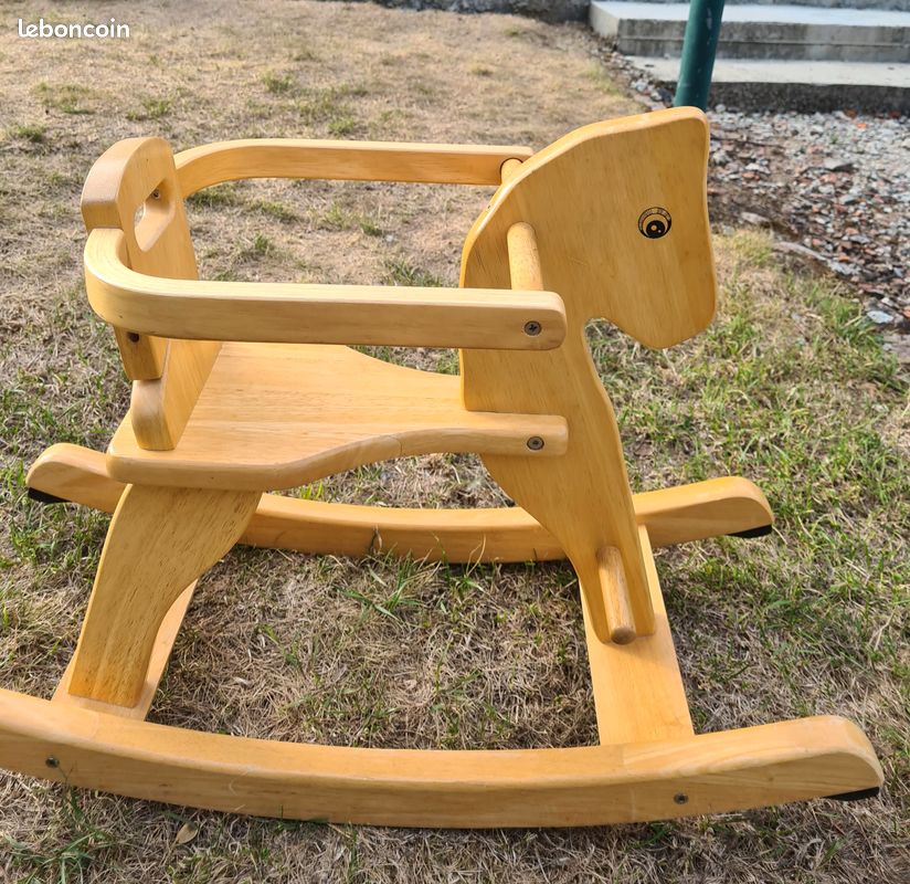 Cheval à bascule (image 1)