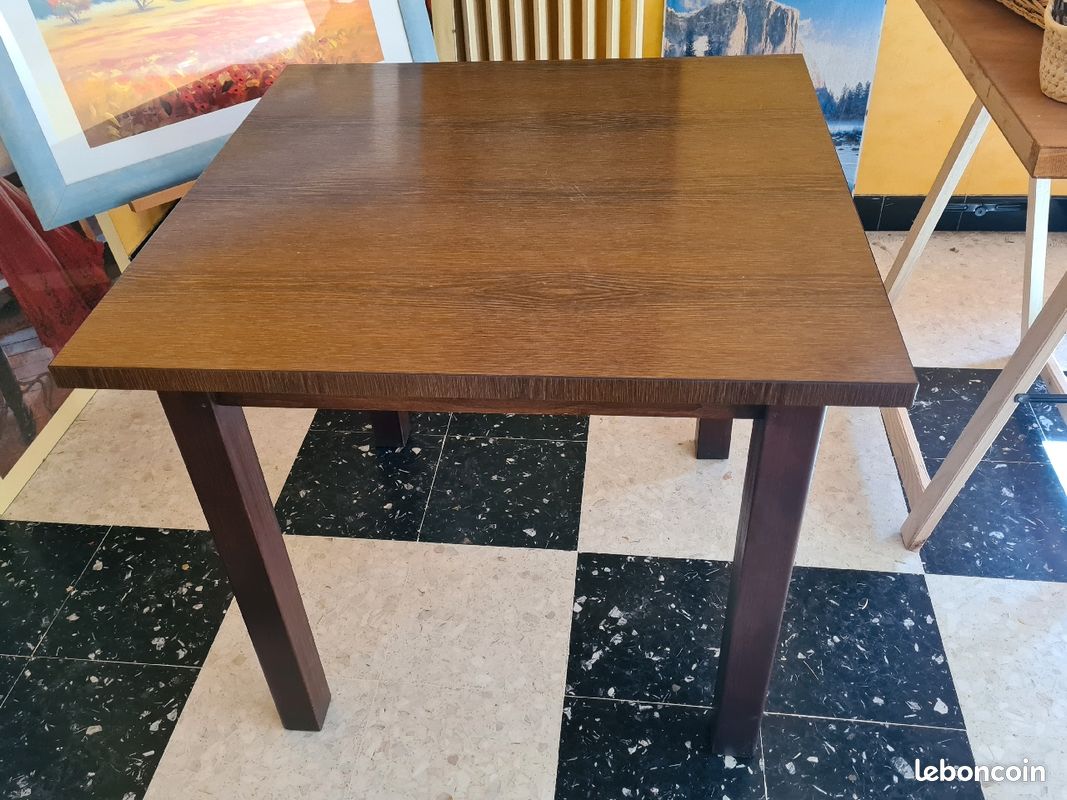Table en bois (image 1)