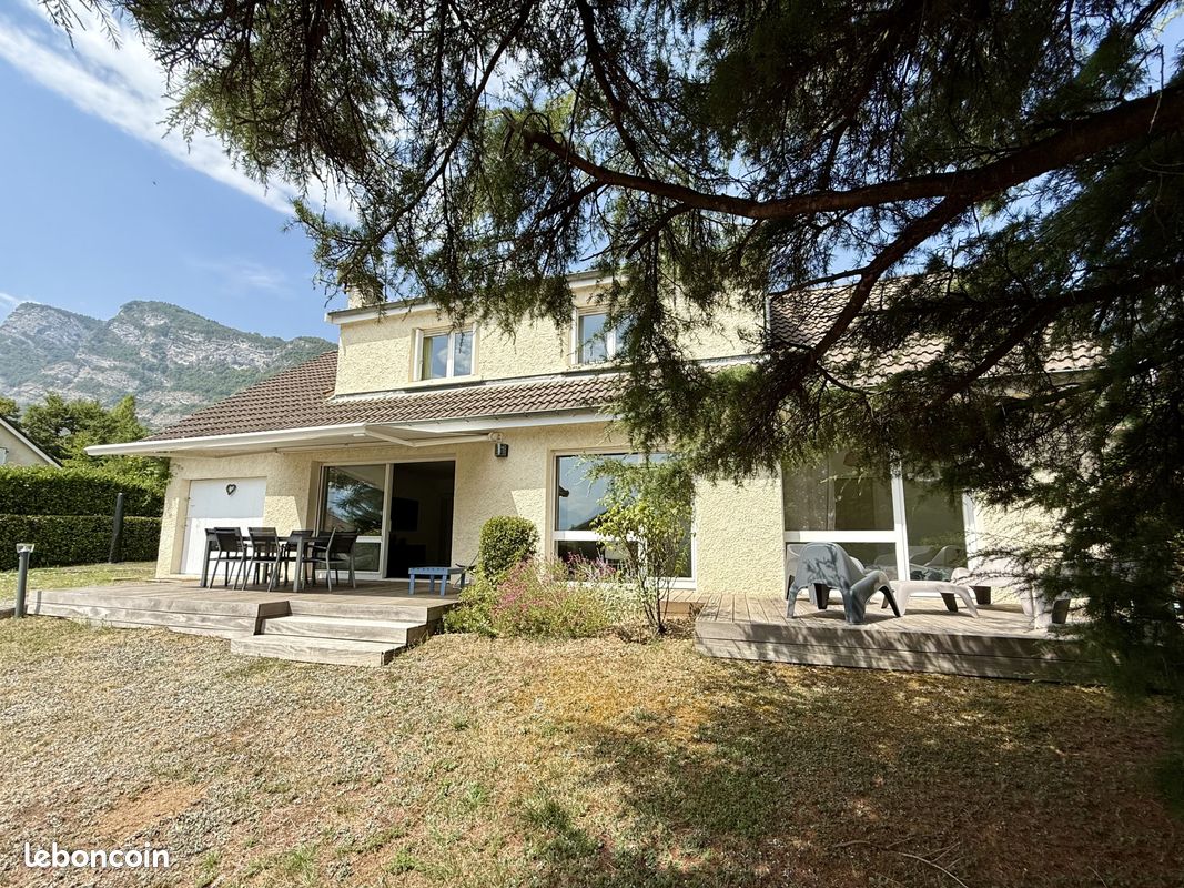 Maison 7 pièces 176 m² · à Claix · 176 m² · 609 000 €