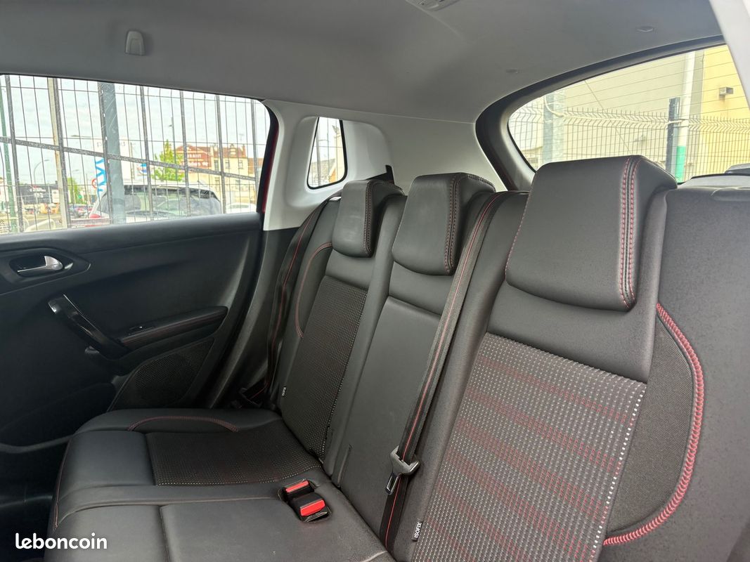 Peugeot 2008 1.6 bluehdi GT-line phase 2 (image 12)