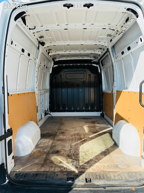 RENAULT MASTER Fg L2H2 2.3 Blue dCi 135ch Confort Euro6 13330EHT tva recup (image 6)
