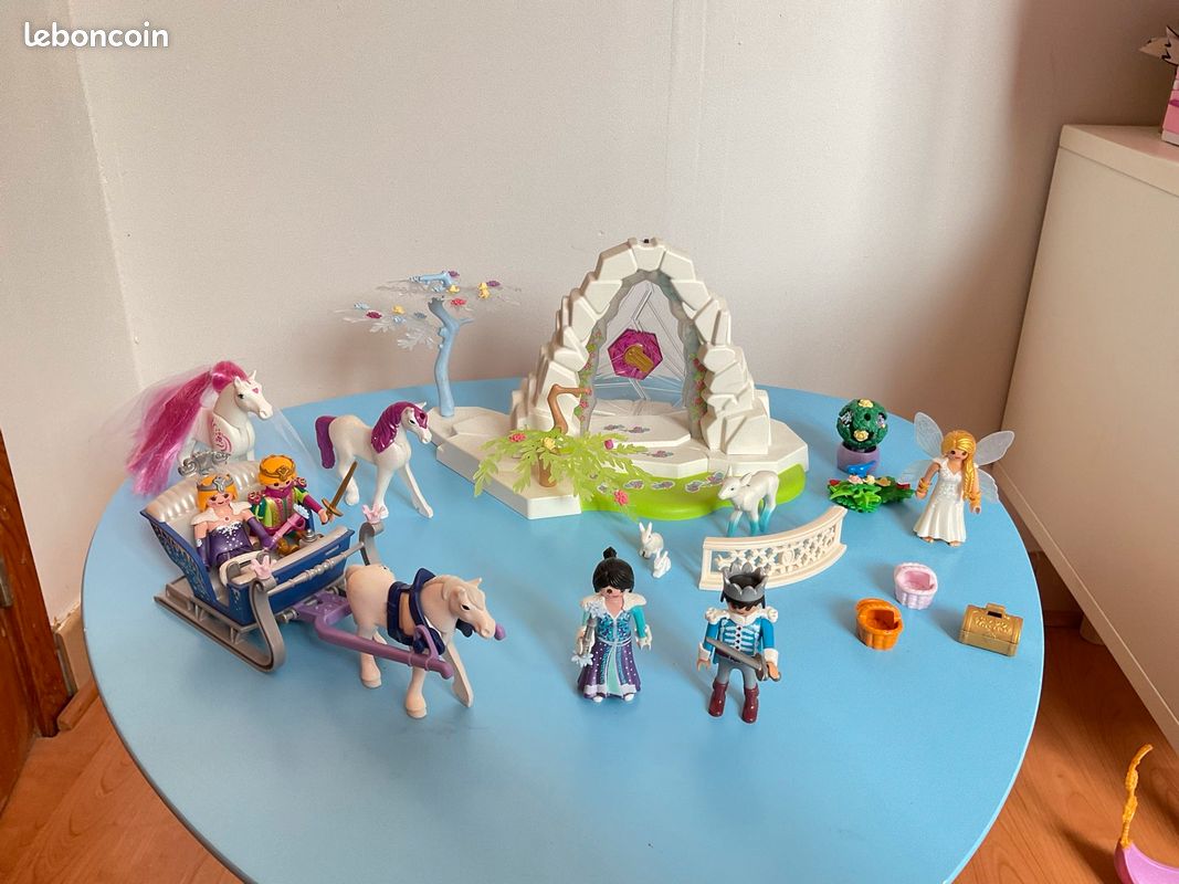Playmobil lot (image 1)