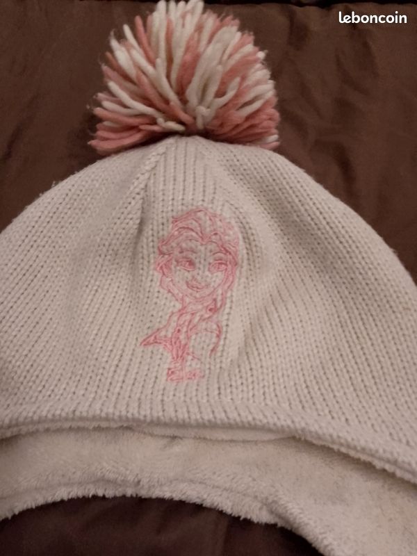 Bonnet fillette 6/8ans, pompon motif reine des neiges (image 1)