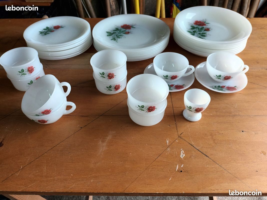 Partie de service arcopal decor roses rouge (image 9)