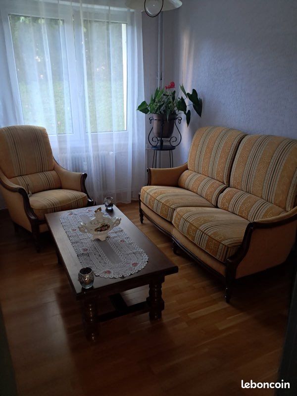 Lot canapé fauteuil table (image 1)
