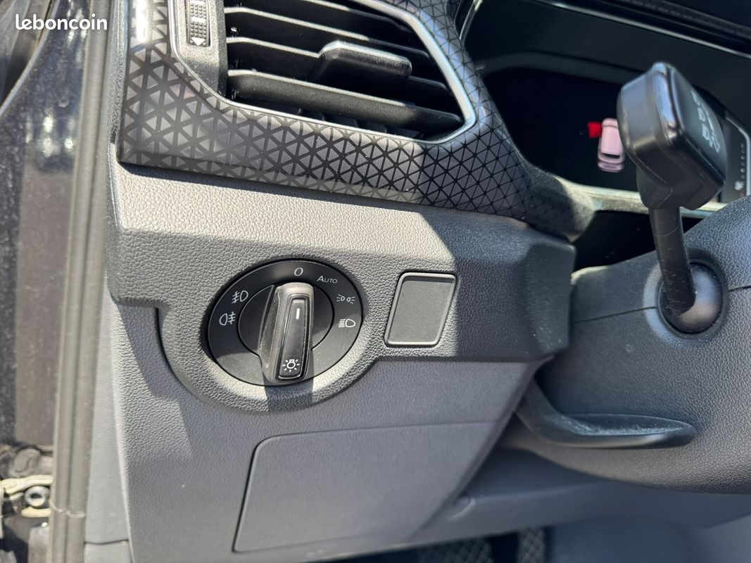 Volkswagen T-CROSS 1.0 TSI 115CH CARAT DSG7 (image 10)