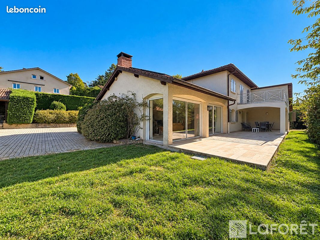 Maison 12 pièces 253 m² · à Bourgoin-Jallieu · 253 m² · 650 000 €