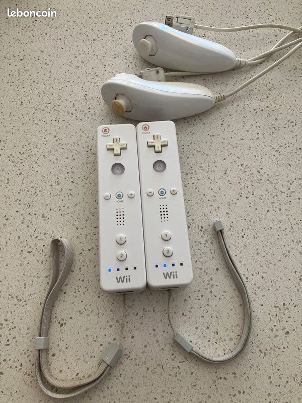 DSYJ Lot de 2 manettes Nunchuck pour Nintendo Wii - Noir