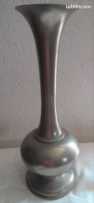 Vase en étain ancien (image 1)