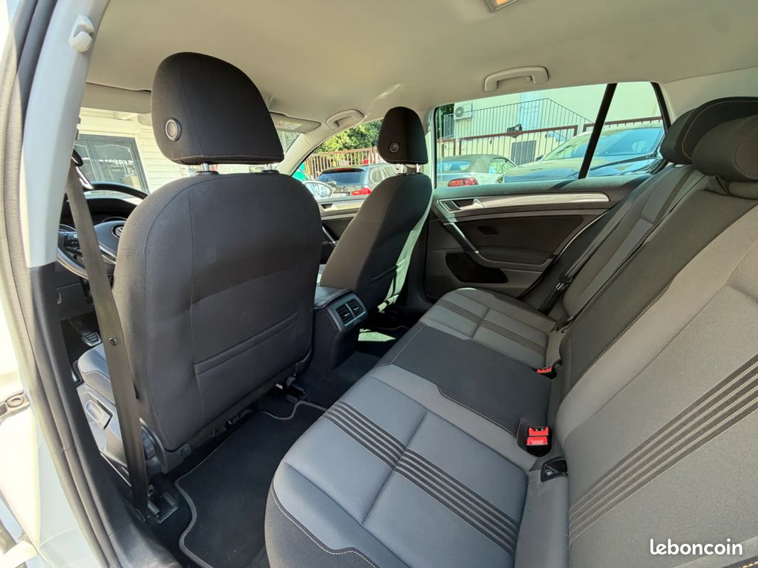 VOLKSWAGEN Golf 1.2 110ch Allstar - CarPlay - Suivi complet - Faible kilométrage (image 17)