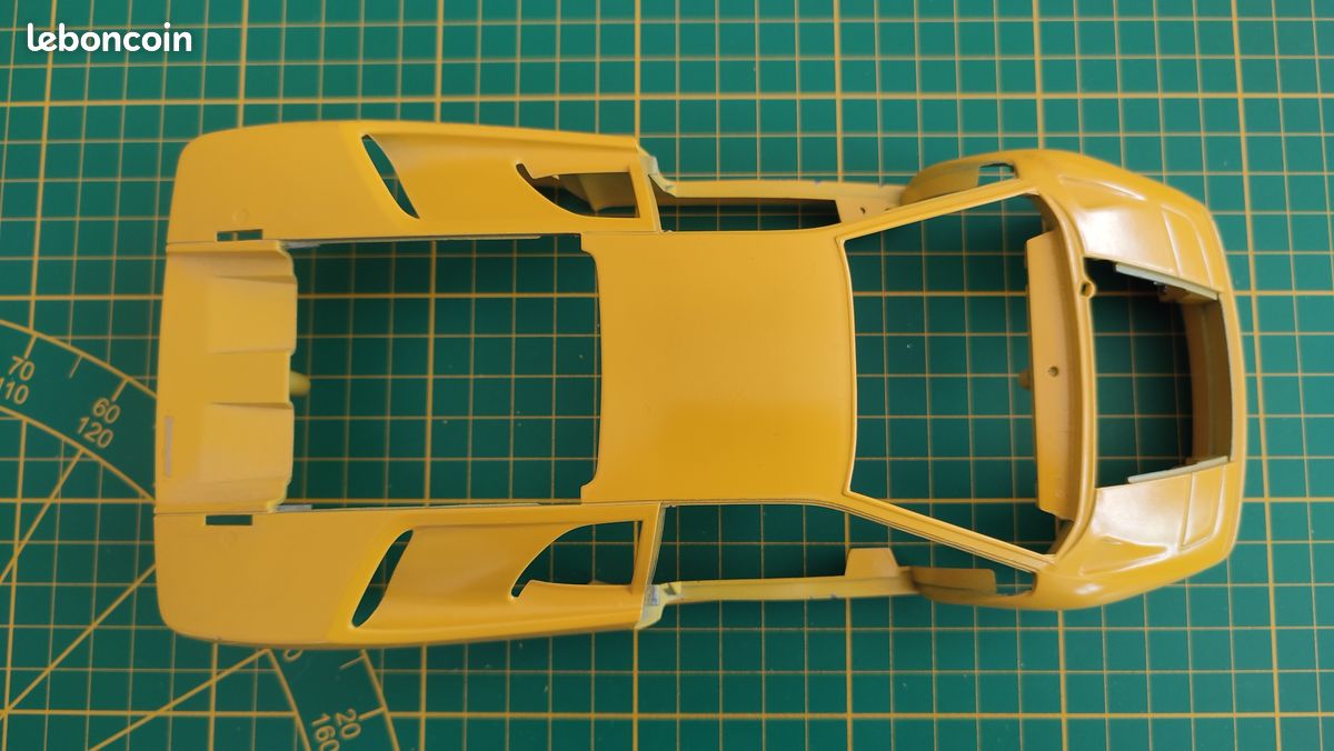 Ressort Pour Porte De Modèle Réduit Lamborghini Diablo 1:18 Burago 1990 - Pièce Détachée D'occasion