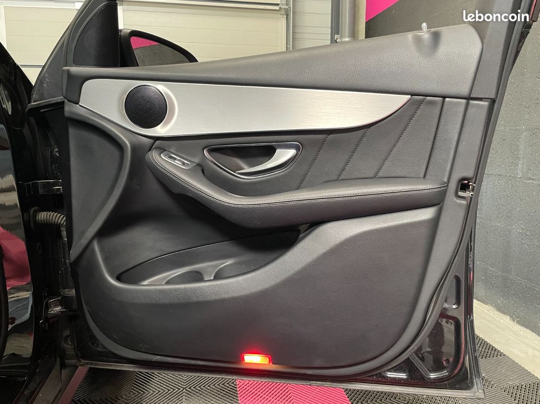 MERCEDES GLC COUPE 220 d 9G-Tronic 4Matic Executive Avec Suivi Mercedes + Régulateur + Clim Auto + Bluetooth + Toit Ou (image 25)