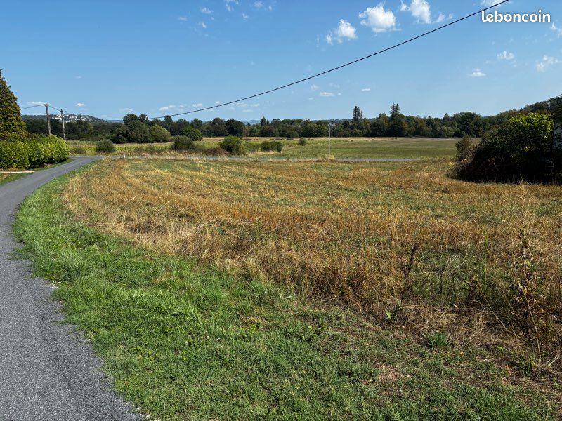 Terrain 1800 m² · à Saint-Pantaléon-de-Larche · 32 000 €