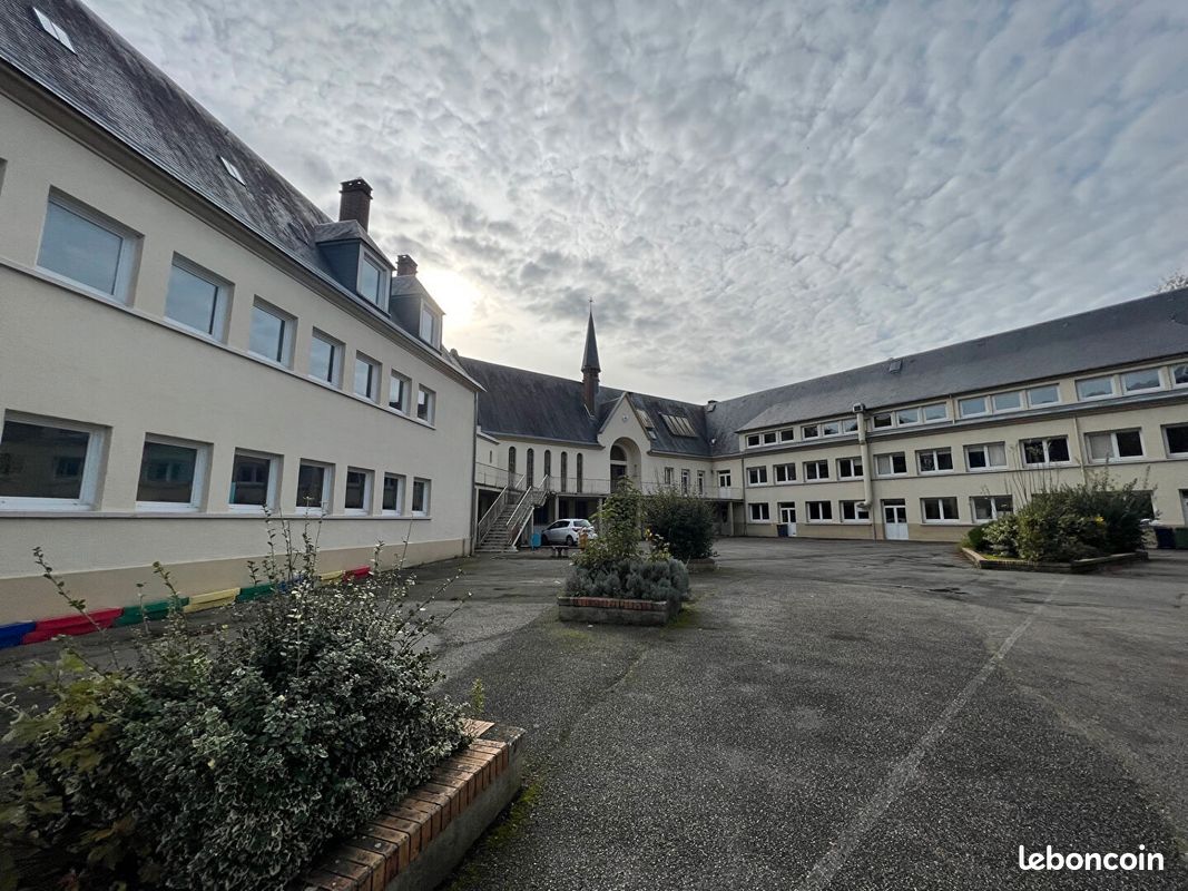 Immeuble 50 pièces 2023 m² · à Bernay · 2 023 m² · 685 750 €