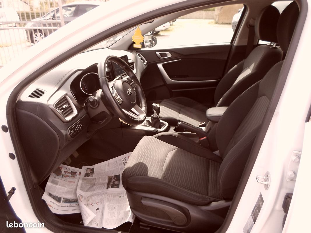 Kia ceed 1.6 crdi 115 - millésime 2019 (image 4)