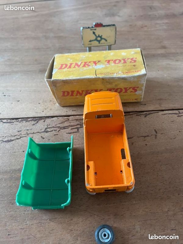 Pick-up « Estafette » Renault Dinky Toys sous blister - Collection