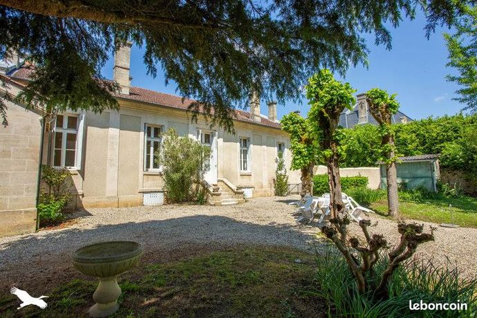 Maison 6 pièces 240 m²