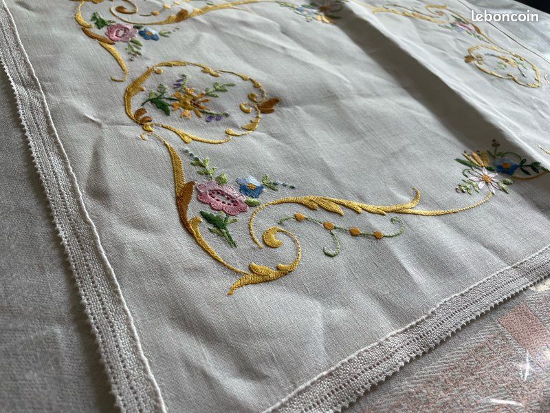 Napperon ancien brodé main fleurs - Lin blanc 56x38 c (image 7)
