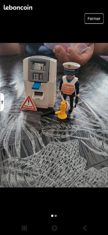 Playmobil policier et son distributeur (image 1)